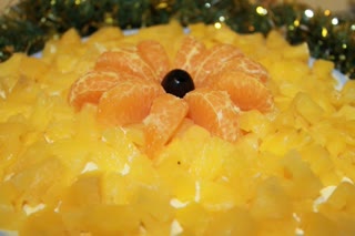 Салат "Полет фантазии" с курицей,ананасом и грибами. Очень вкусный.