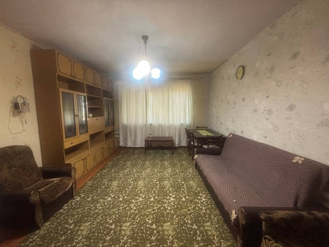 Дом пгт. Юбилейное ул. Молодежная Цена: 6 500 000 руб. Город: Луганск Район: Артемовский Общая площадь 93,2 кв. м. пгт. Юбилейное ул. Молодежная общ. пл. 93,2 кв.м., участок 4,5 сот. В доме четыре жилые комнаты, кухня, коридор, раздельный санузел, окна м/п, одноконтурный котел, газовая колонка, высокие потолк...