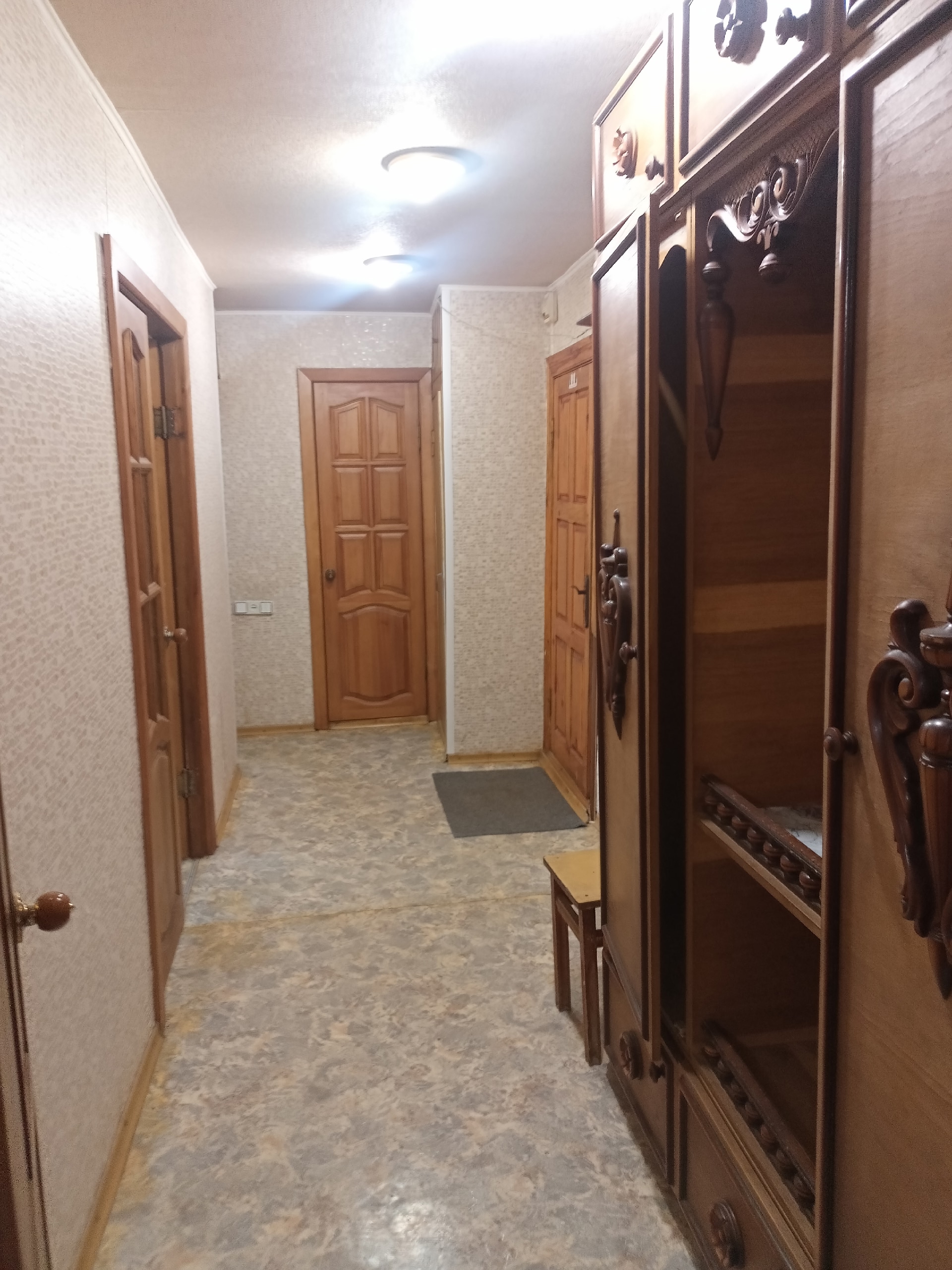 Продам 2 комнатную квартиру в центре Луганска.АВТОНОМНОЕ отопление. Цена 6 млн 53 м² 4 этаж /9 этажного Новый двухконтурный котёл, новые радиаторы, металлопластиковые окна, застеклённый балкон. кв. Димитрова +7 959 158 32 48...