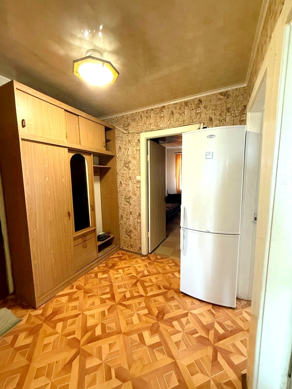 🌟💫Продам 3-комн. квартиру на квартале 50 лет Октября (Октябрьский район)💫🌟 🏢 О квартире : - 4/5 этаж.⭐️ - Общая площадь 63 кв.м. - Жилая площадь 44,8 кв.м., кухня 5,4 кв.м. - Состояние жилое✨ - Чешский проект (большие комнаты и коридор) Все комнаты изолированные - АВТОНОМНОЕ ОТОПЛЕНИЕ🔥 - окна м/п, новые радиа...