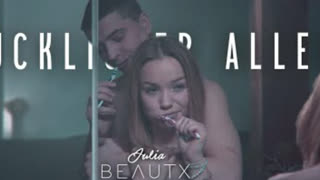 Julia Beautx- Glücklicher allein (Official Video 2020)